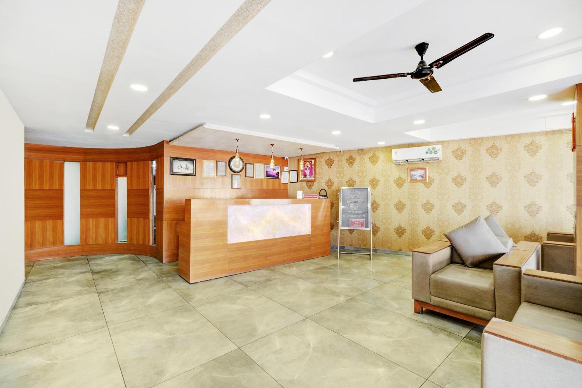 Hotel Desert Inn Tharad Buitenkant foto