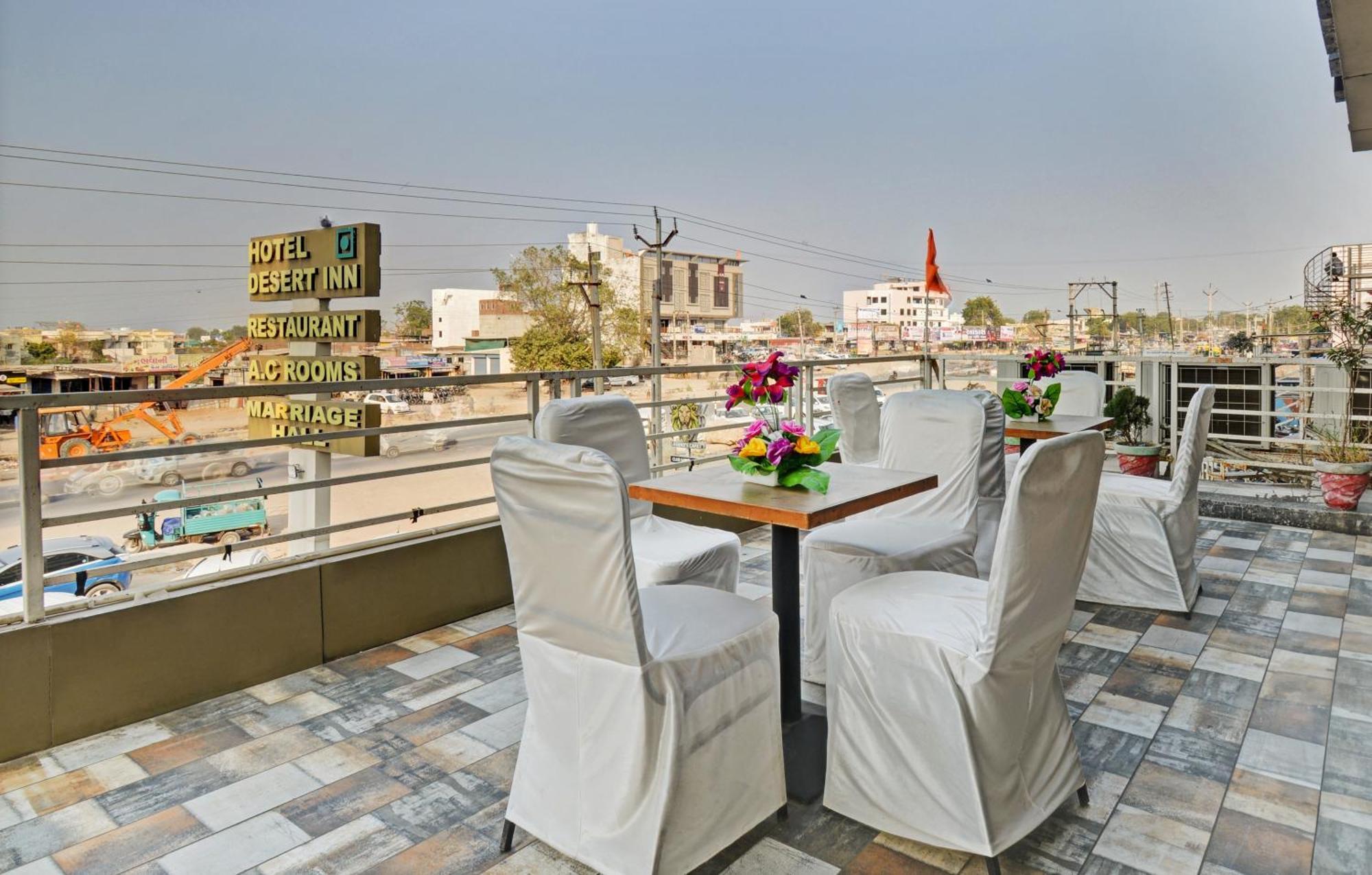 Hotel Desert Inn Tharad Buitenkant foto